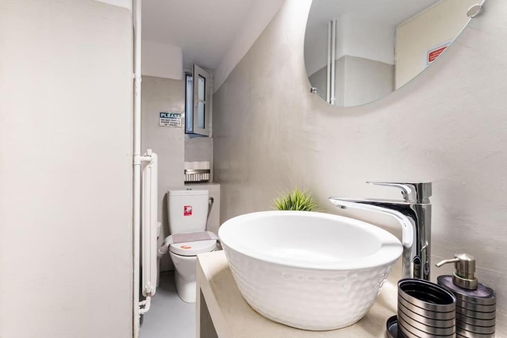 Downtown Cute Apt In The Heart Of Plaka เอเธนส์ ภายนอก รูปภาพ